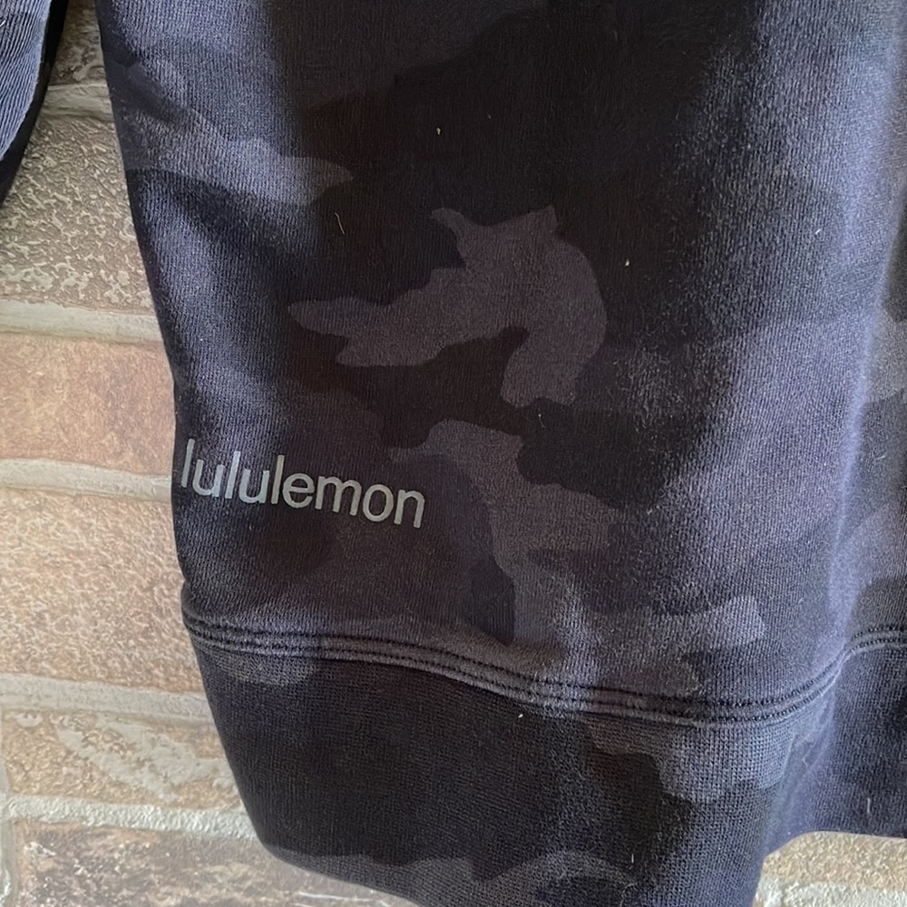 Lululemon Perfectly Oversized Crew in Camo - Picture 5 of 8